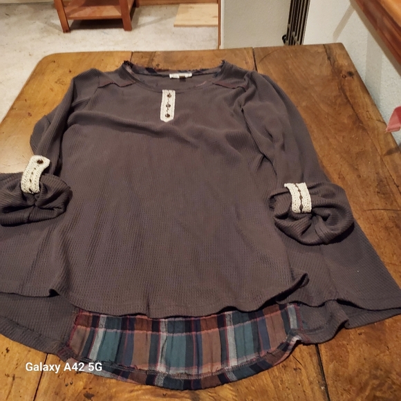 Hem & Thread Tops - Hem & Thread